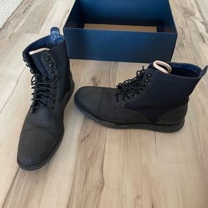 Mens Cole Haan black boots size 10 - good condition, waterproof!